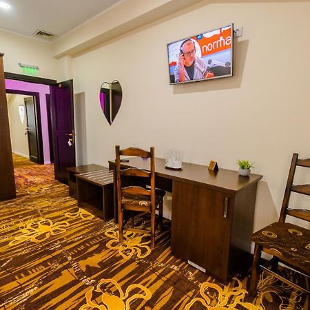 Fălticeni Hostel Parc מראה חיצוני תמונה
