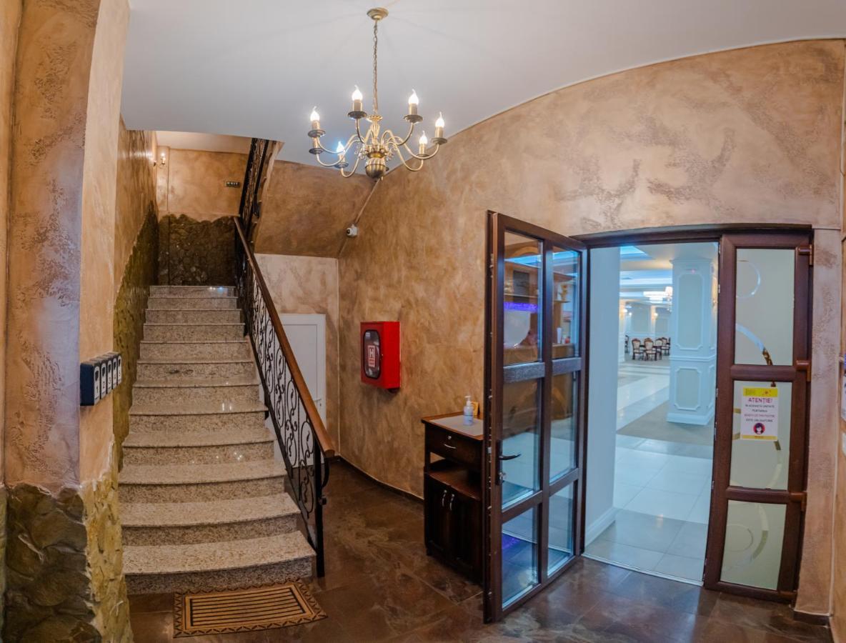 Fălticeni Hostel Parc מראה חיצוני תמונה