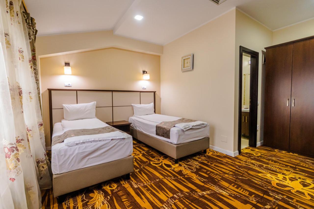 Fălticeni Hostel Parc מראה חיצוני תמונה