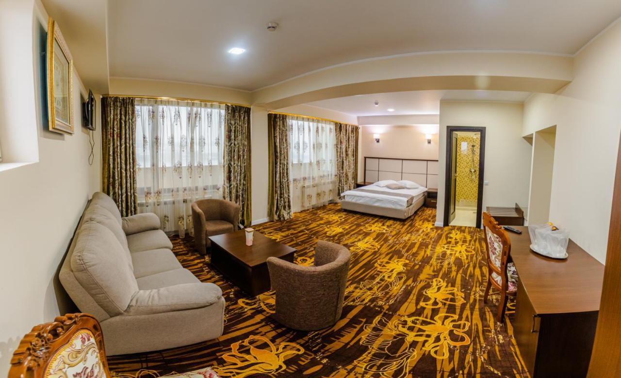 Fălticeni Hostel Parc מראה חיצוני תמונה
