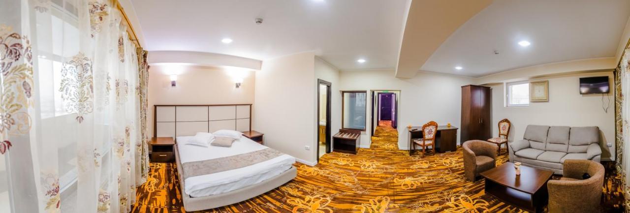 Fălticeni Hostel Parc מראה חיצוני תמונה