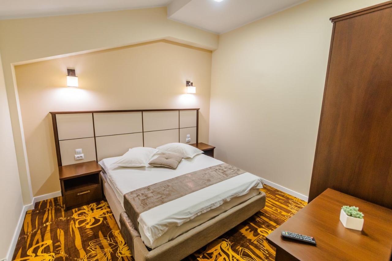 Fălticeni Hostel Parc מראה חיצוני תמונה