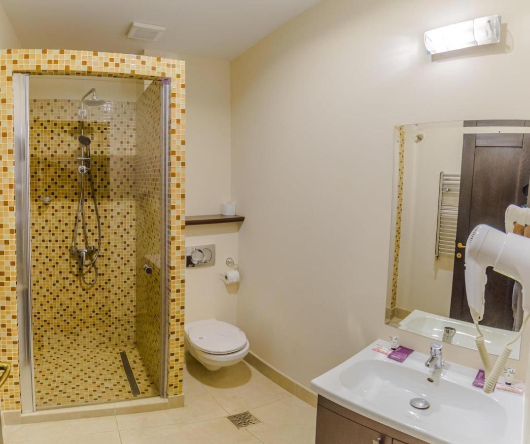 Fălticeni Hostel Parc מראה חיצוני תמונה
